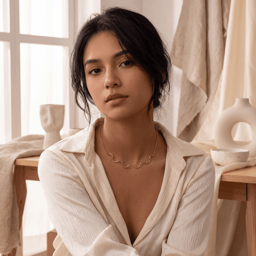 MÖBIU™  Collana Onda – Girocollo Choker Rigido Ondulato in Acciaio Placcato Oro