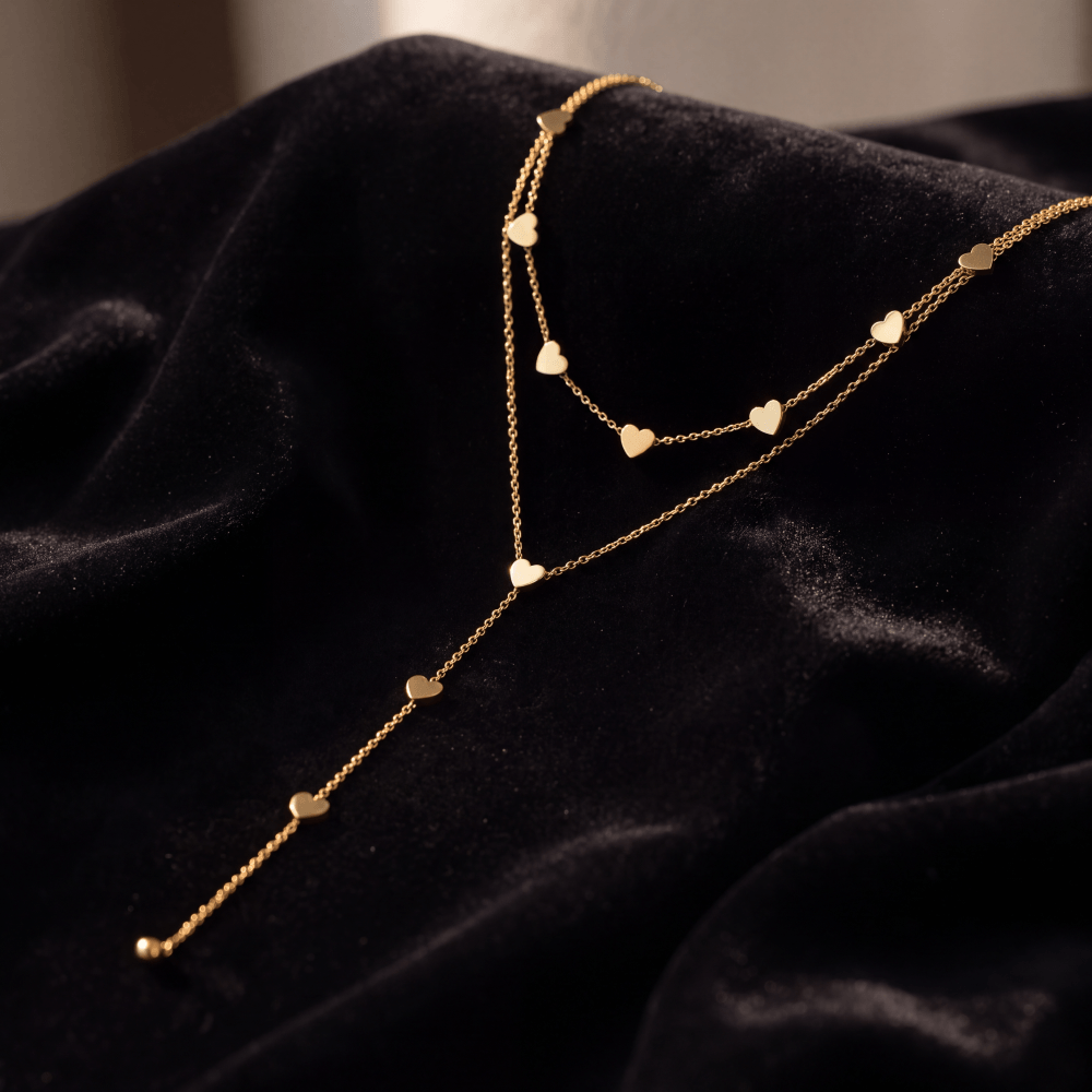 MÖBIU™ Collana Amor – Collana a Y Multifilo con Cuoricini in Acciaio Placcato Oro
