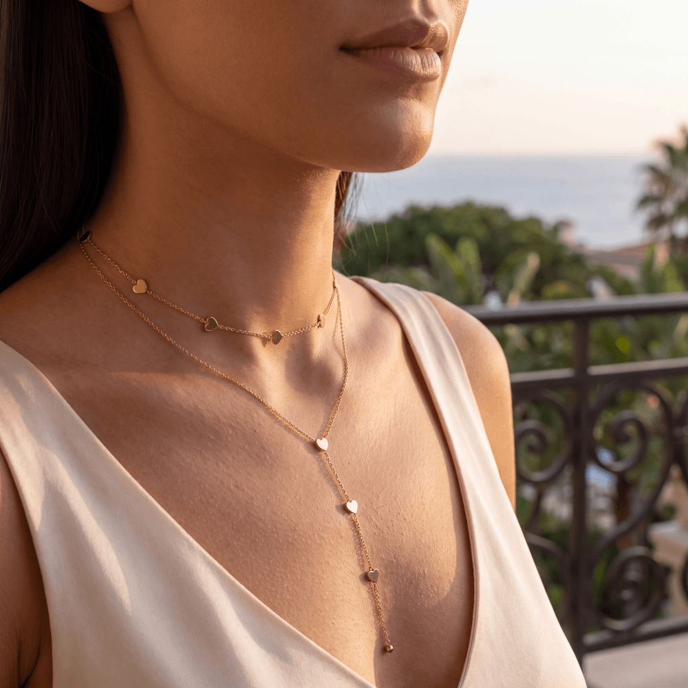 MÖBIU™ Collana Amor – Collana a Y Multifilo con Cuoricini in Acciaio Placcato Oro